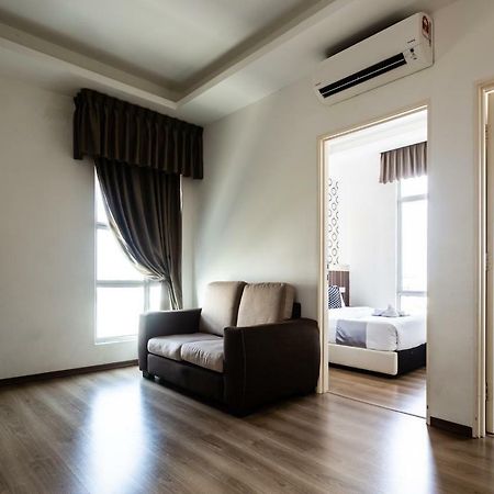 E-Red Hotel Melaka Екстериор снимка