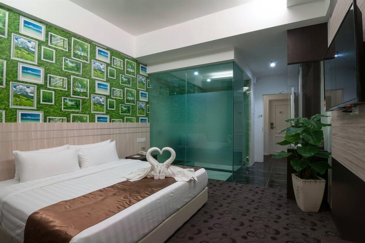 E-Red Hotel Melaka Екстериор снимка