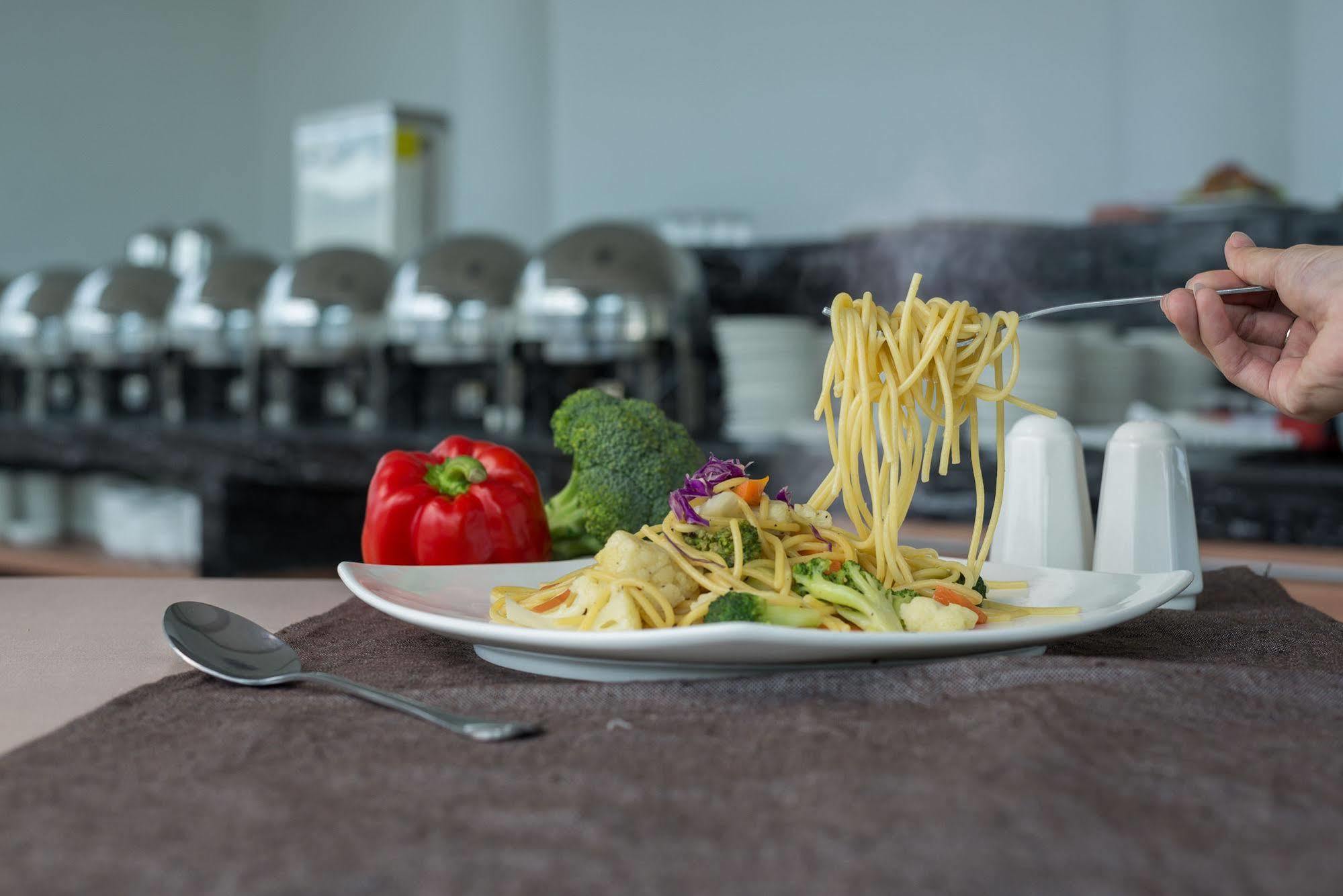 E-Red Hotel Melaka Екстериор снимка