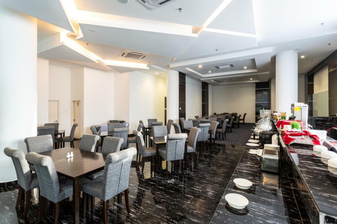 E-Red Hotel Melaka Екстериор снимка
