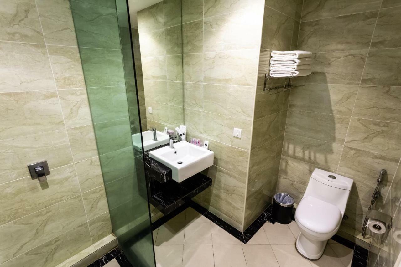E-Red Hotel Melaka Екстериор снимка