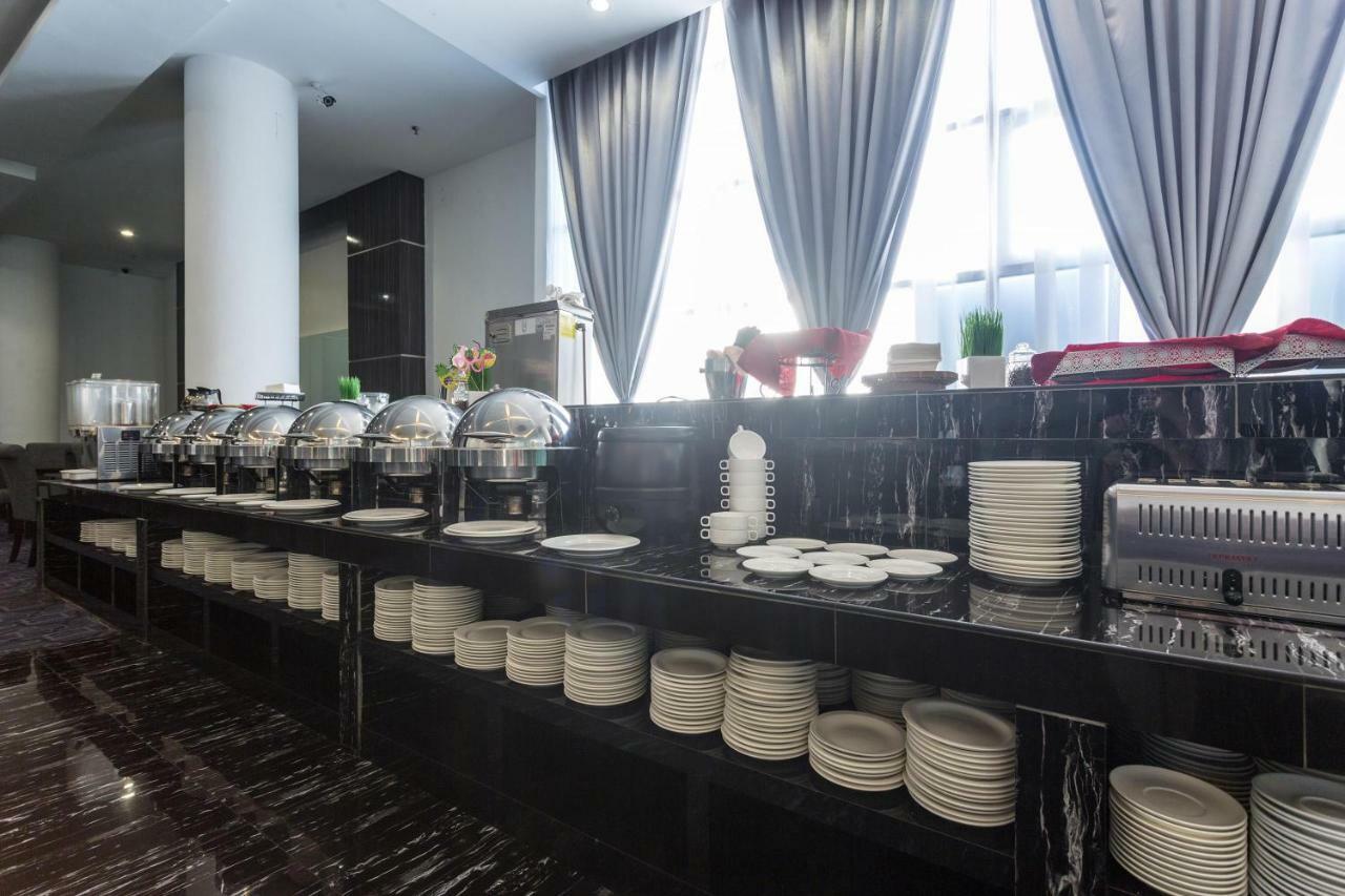 E-Red Hotel Melaka Екстериор снимка