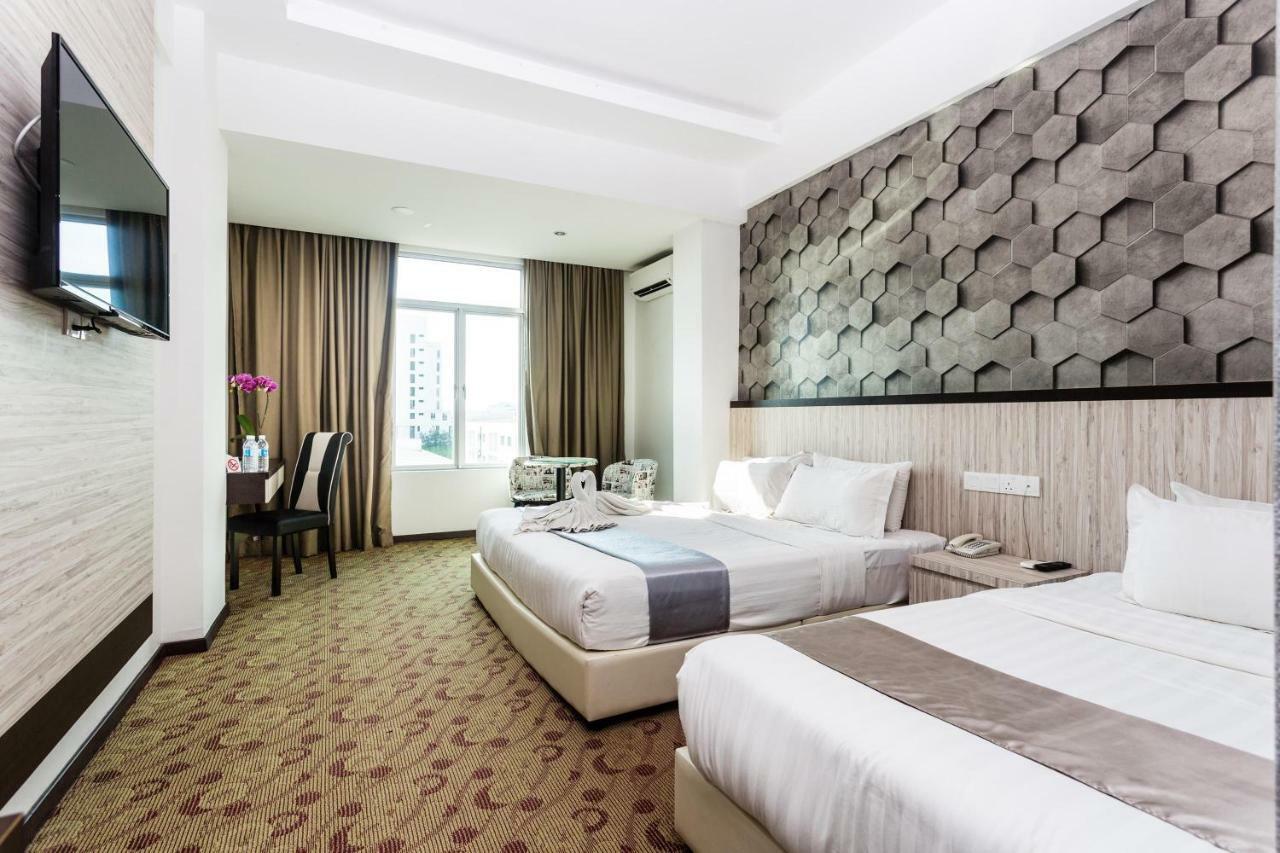 E-Red Hotel Melaka Екстериор снимка