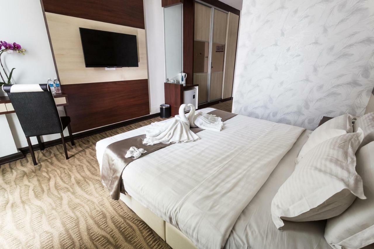 E-Red Hotel Melaka Екстериор снимка