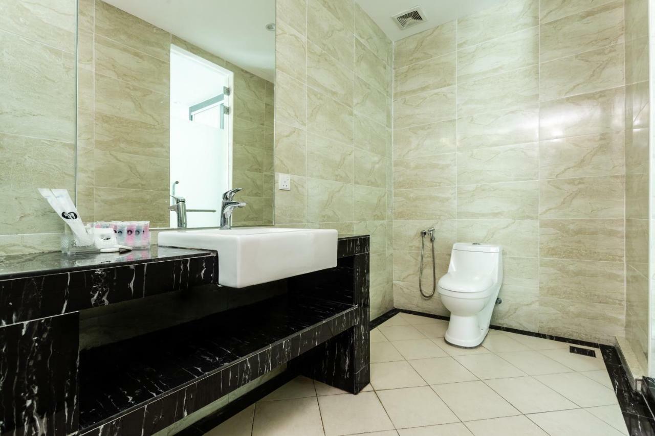 E-Red Hotel Melaka Екстериор снимка