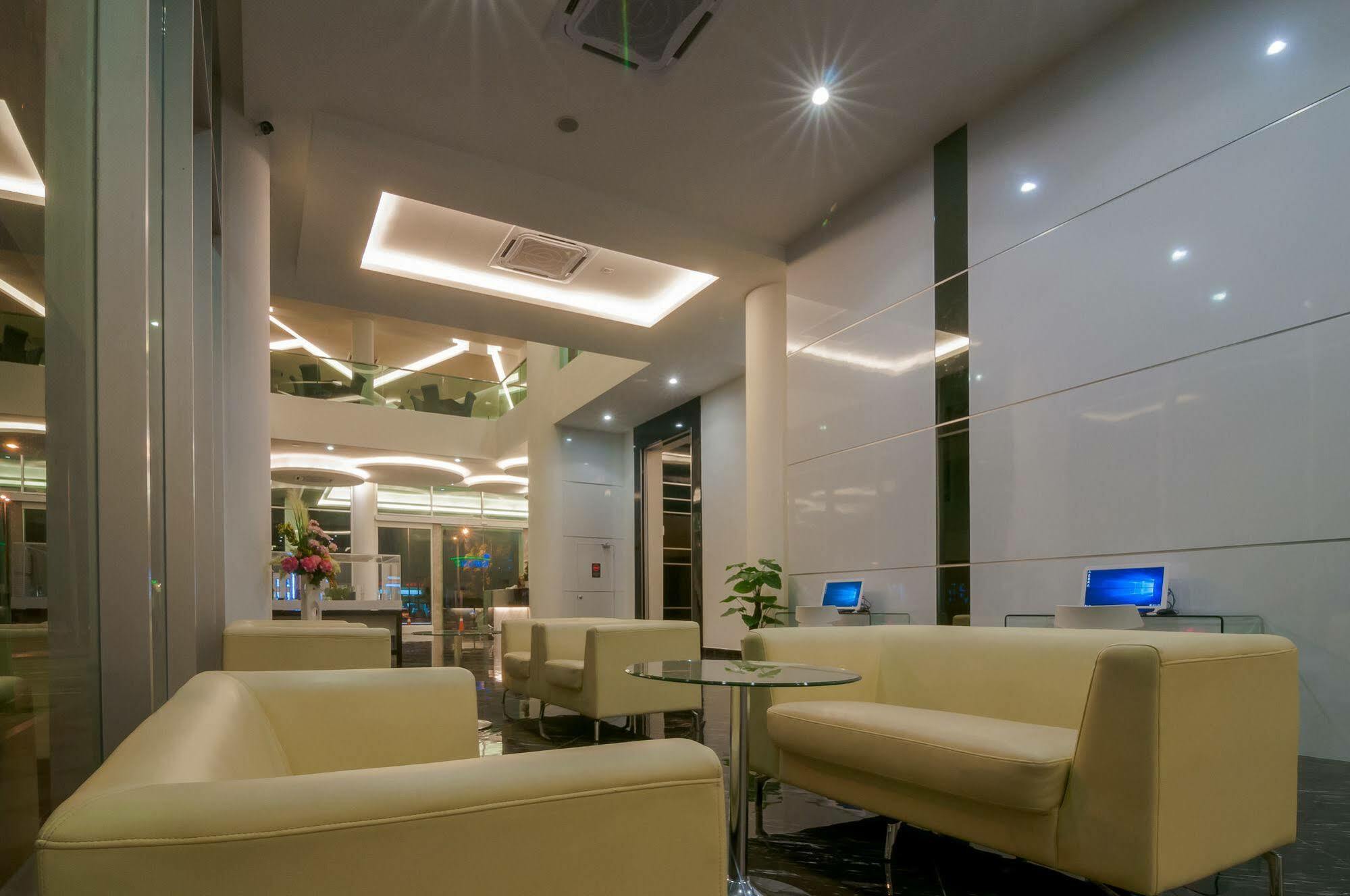 E-Red Hotel Melaka Екстериор снимка